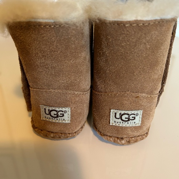 Baby girl Ugg boots size 6-12 months (2/3) brand new with box included . - Picture 4 of 6